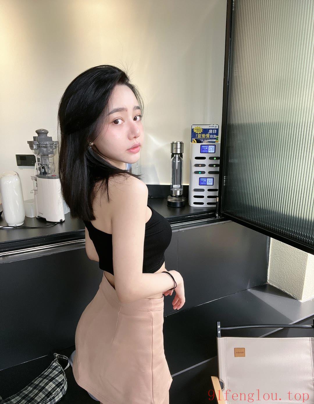 00后刚下海的妹子，三点粉嫩