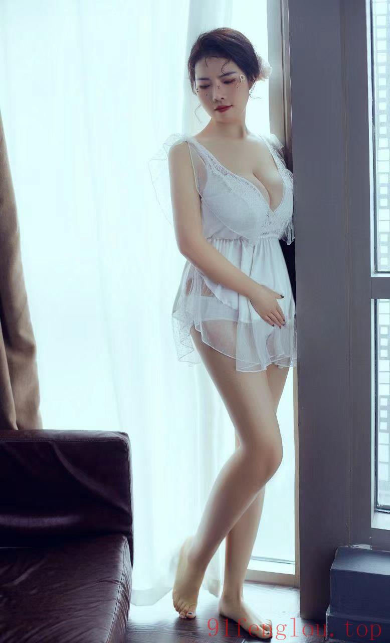 闷骚型极品美乳良家少妇