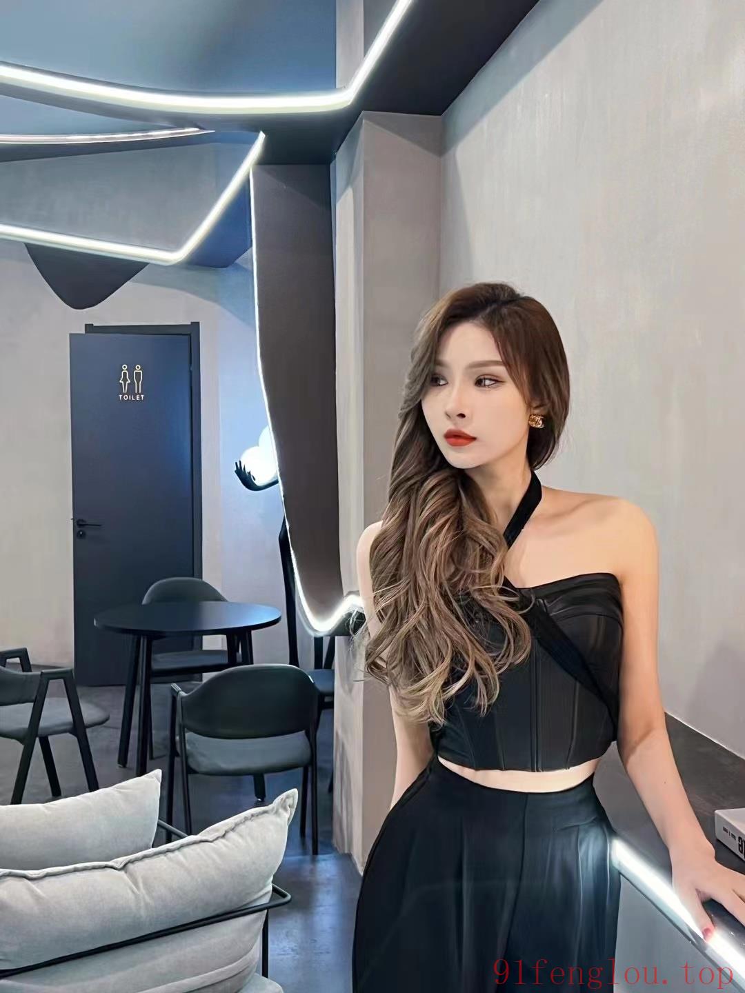 性感翘臀兼职小姐姐