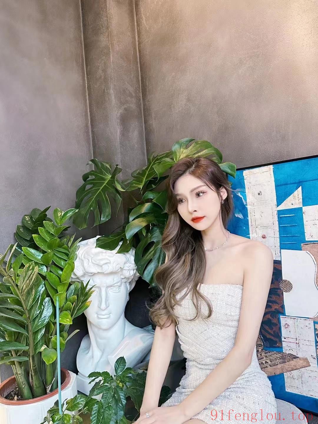 性感翘臀兼职小姐姐