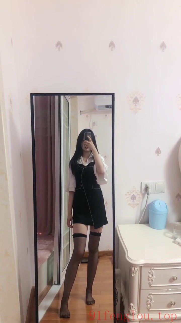 青春靓丽小妹，跪舔的样子，很有征服感