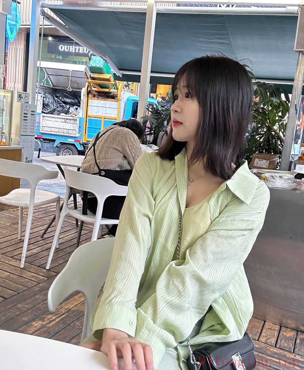 年轻学生嫩妹配合耐心