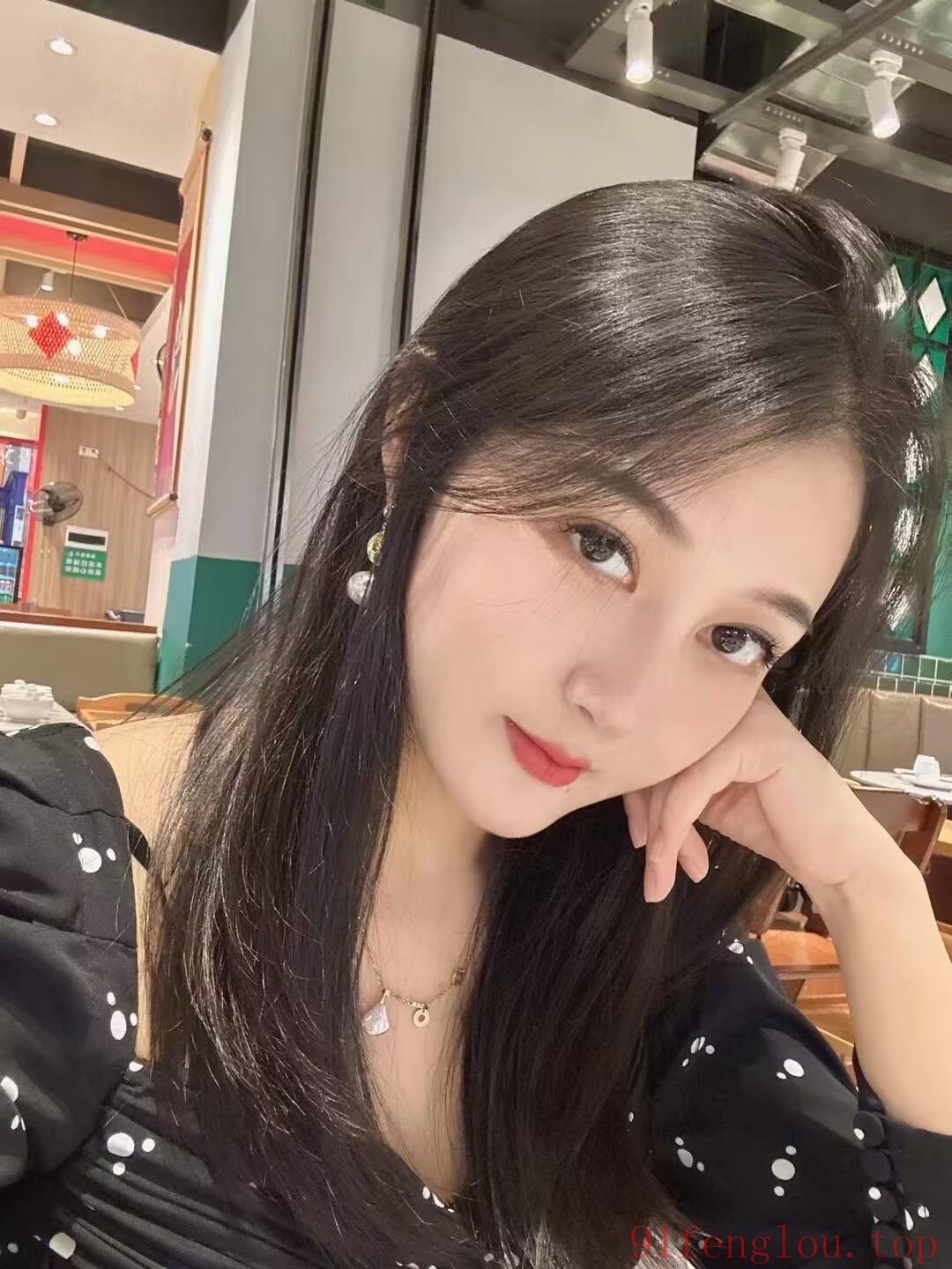 杭州长相甜美女孩