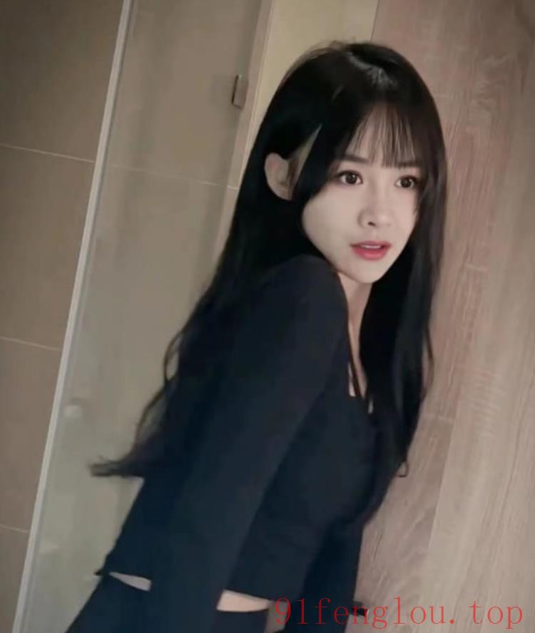 机场附近空姐，制服丝袜，直流口水