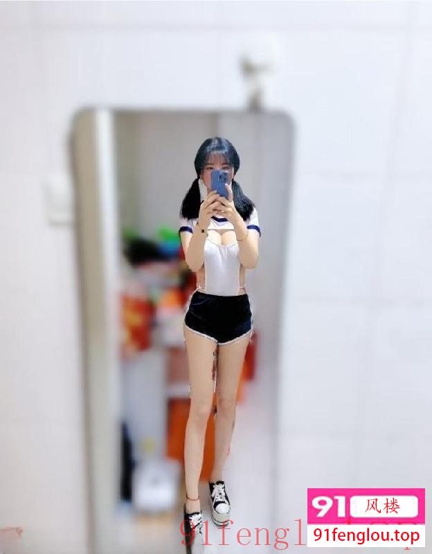 皮肤白身材不错