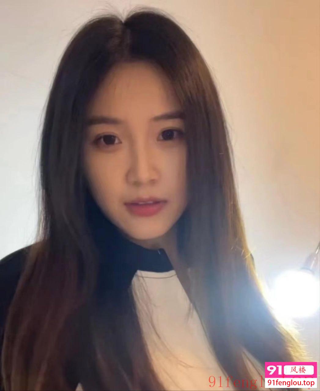 媚劲十足床湿一片，夹起来很舒服