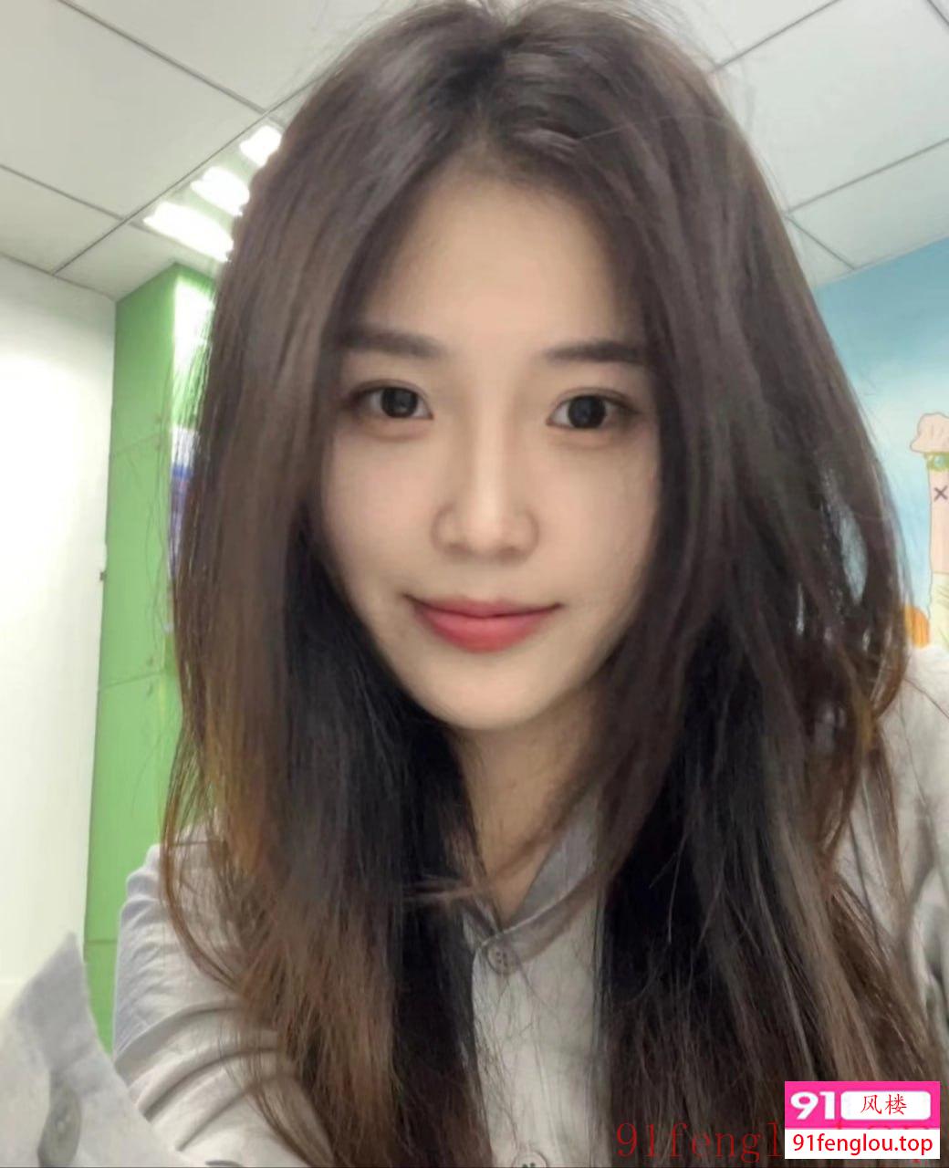 媚劲十足床湿一片，夹起来很舒服