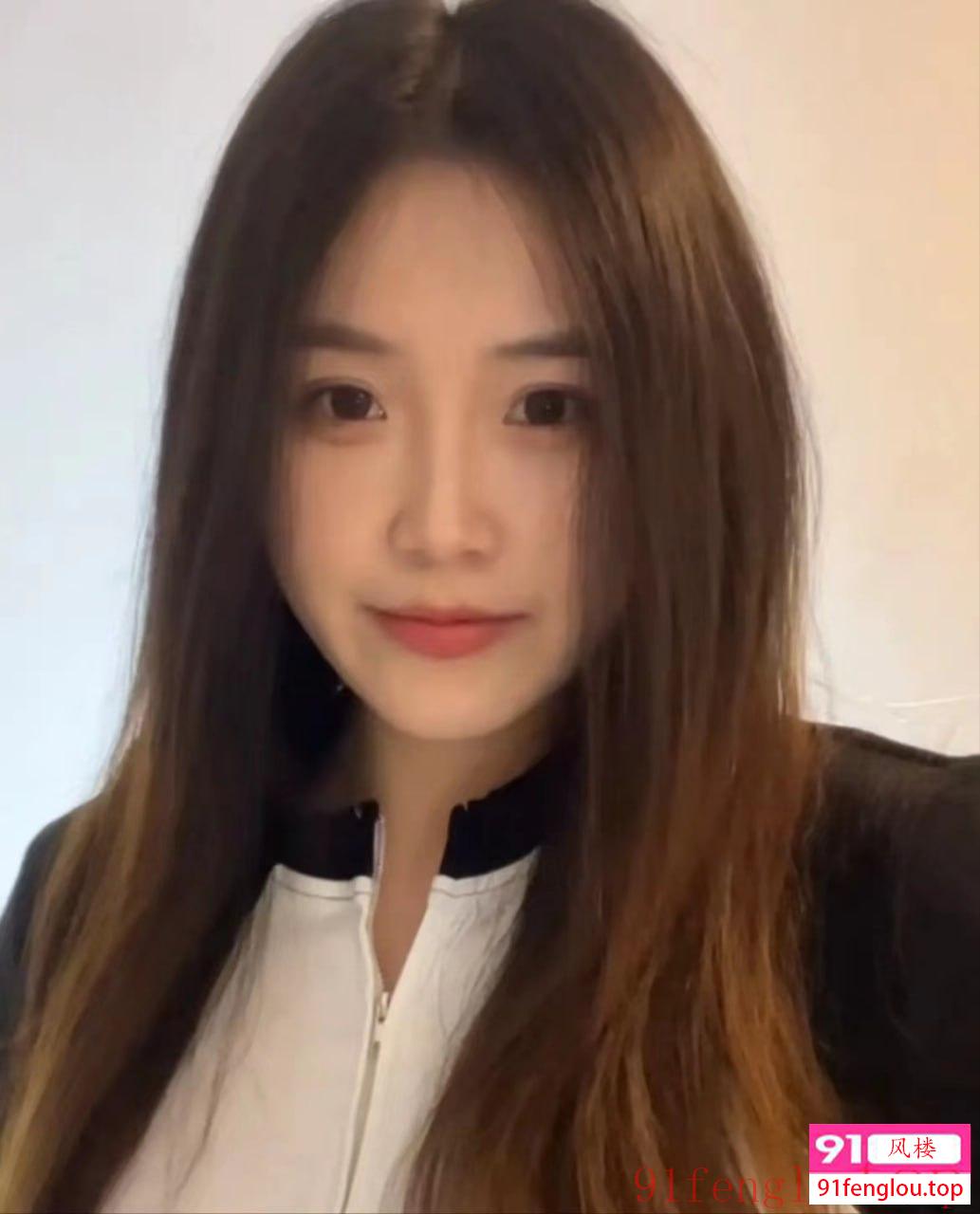 媚劲十足床湿一片，夹起来很舒服