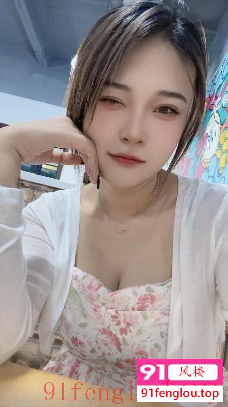 刚下海嫩妹子佳欣