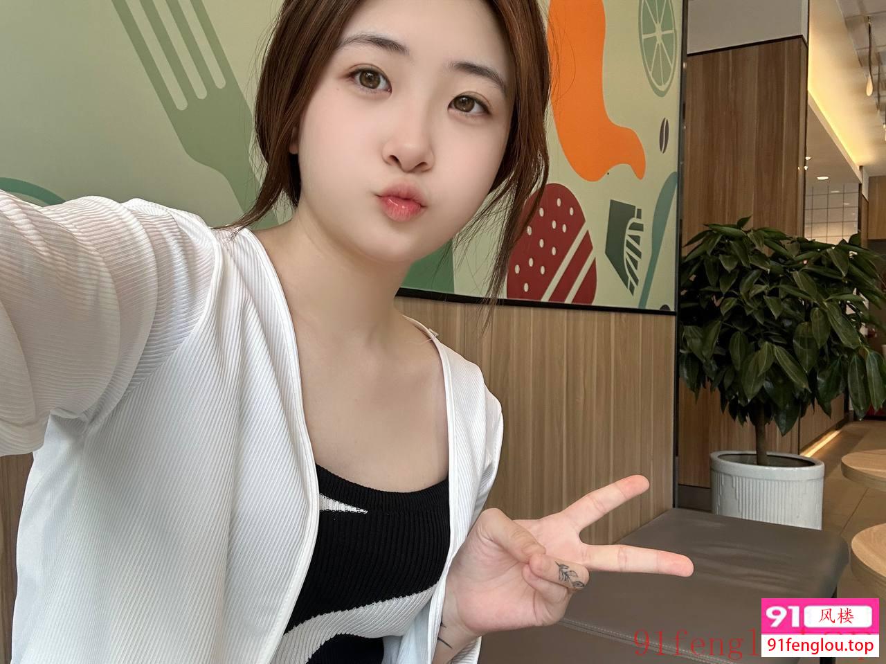 18岁年轻妹子 听话乖顺