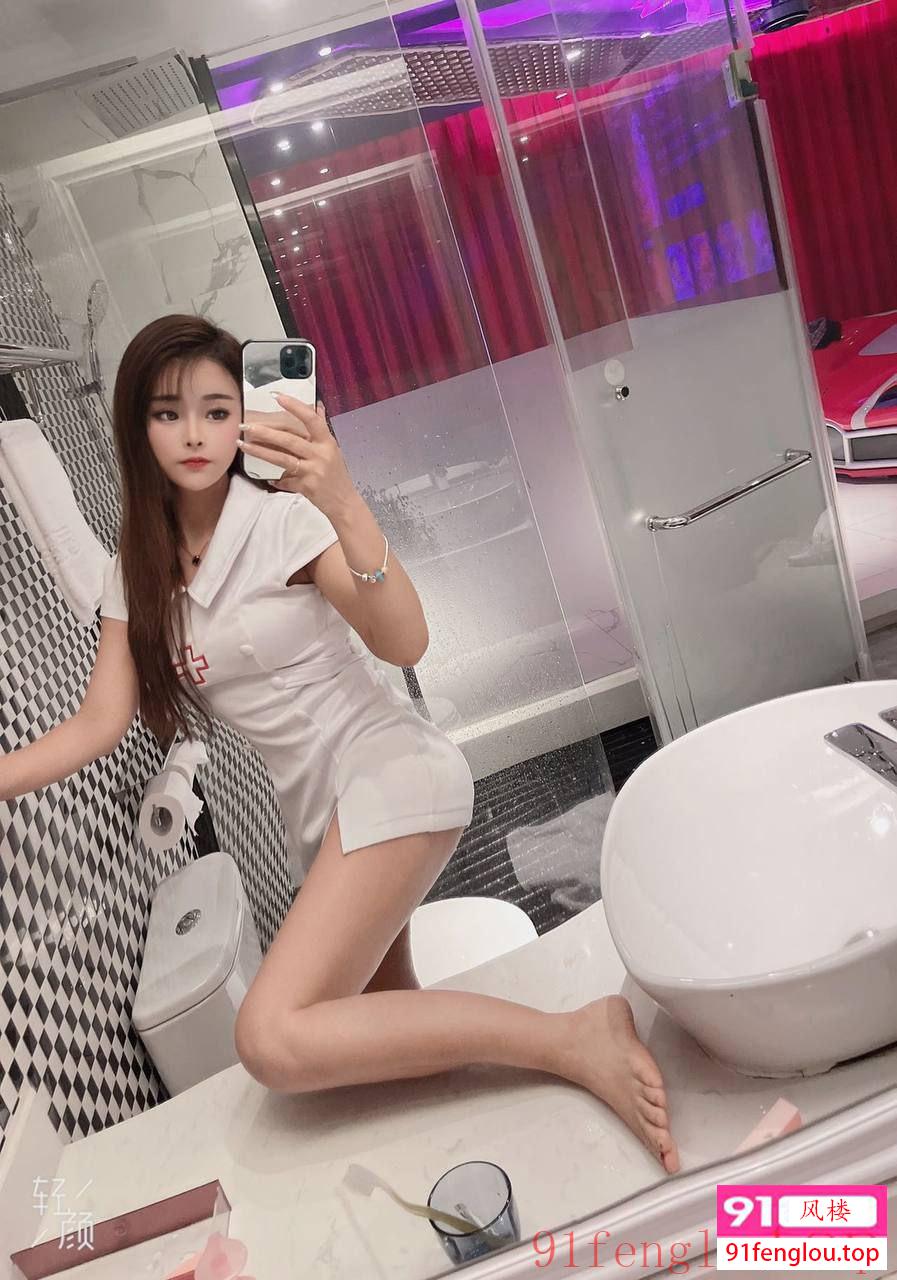 颜值大胸嫩妹希希