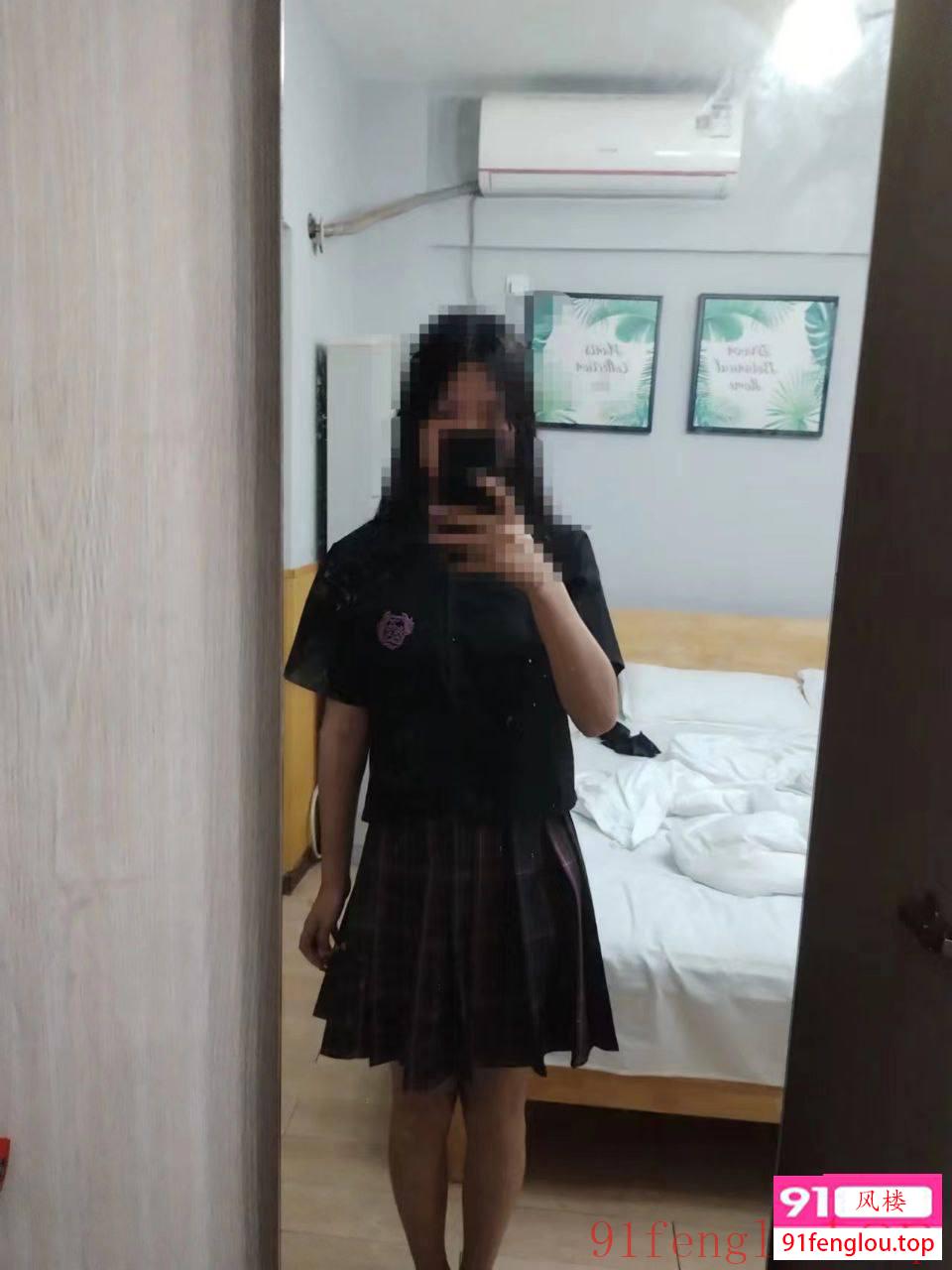 21岁高个子女孩妹子