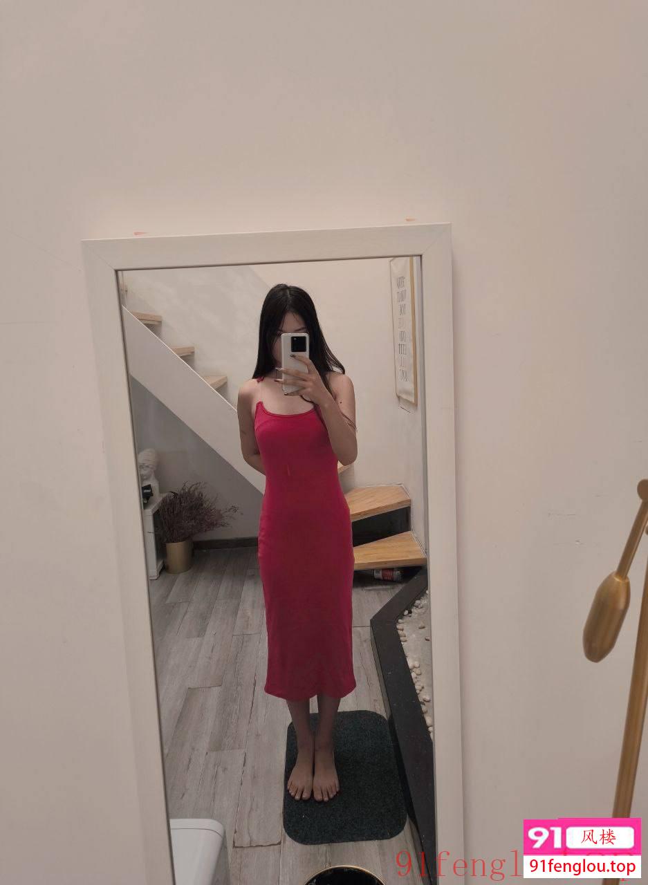 21岁高个子女孩妹子