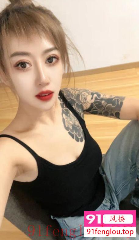 淘淘巨乳纹身妹