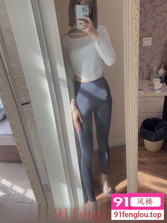 甜美多汁肉紧深喉无敌的小嫩妹