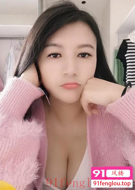 滨江气质美女微笑