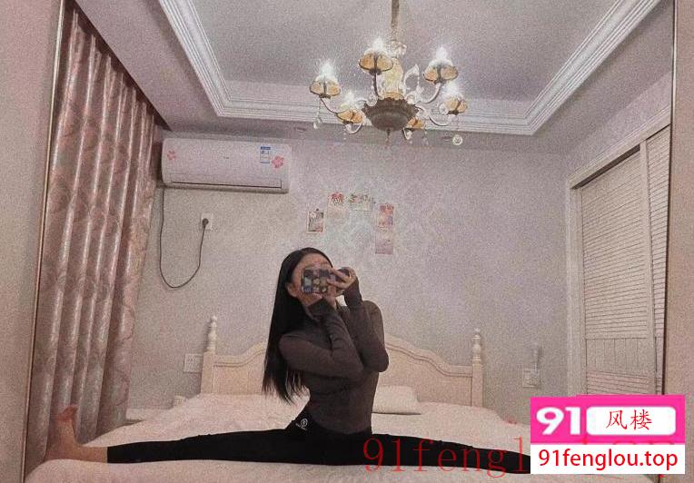 瑜伽一字马老师