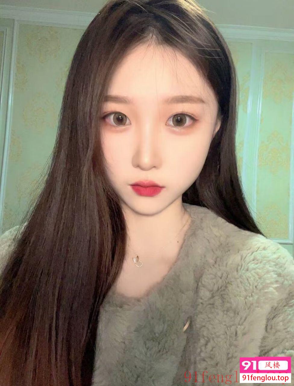 清纯粉嫩的萝莉学妹