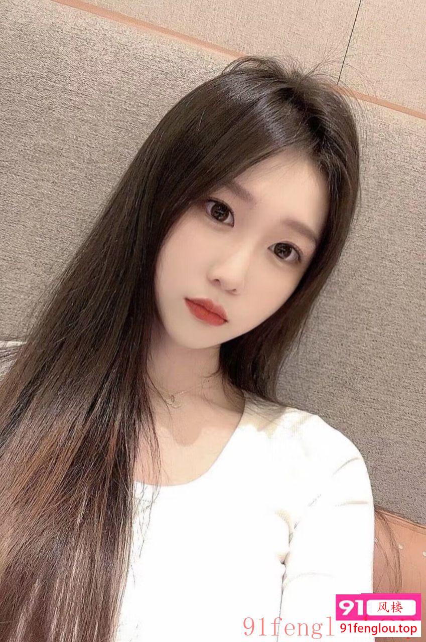 清纯粉嫩的萝莉学妹