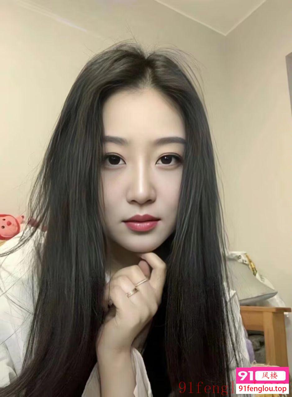 清纯粉嫩的萝莉学妹