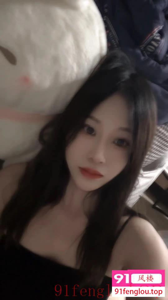 零零后大白腿少女