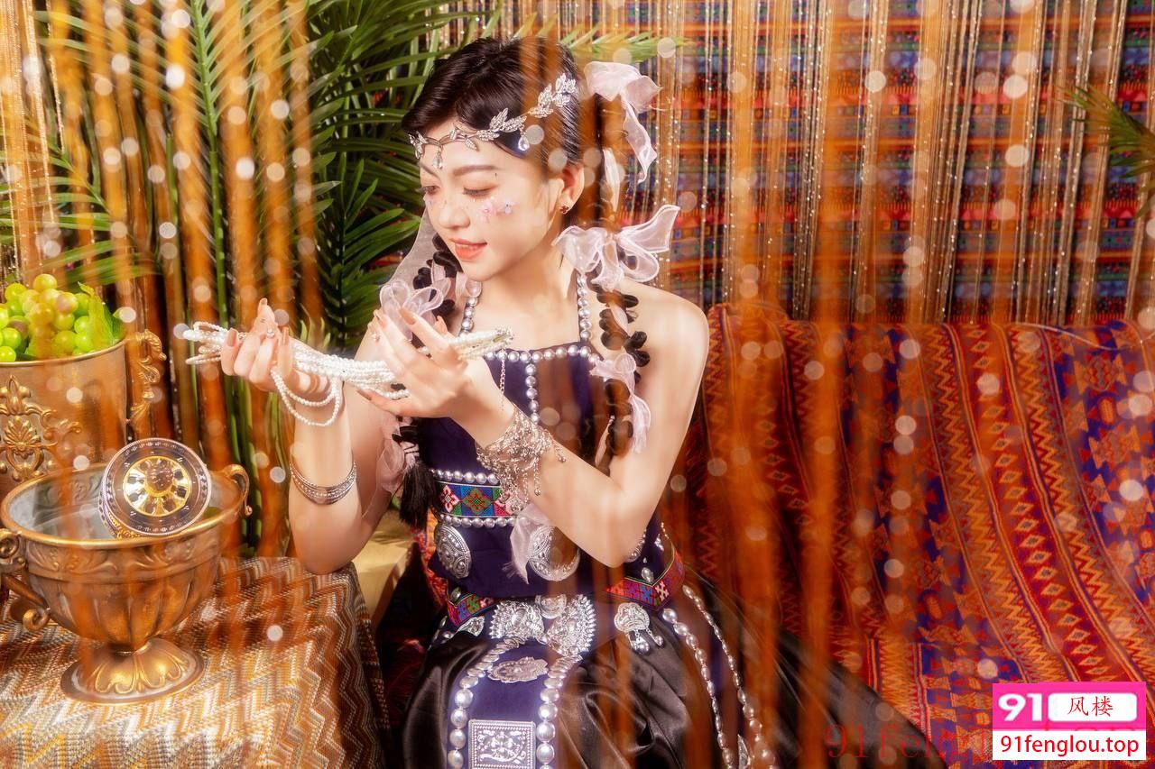 丰满性感，皮肤白妍妍