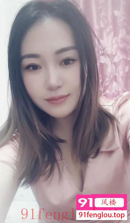 彝族大长腿妹子