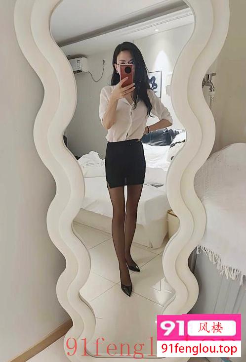 极具气质的喷水淫娃