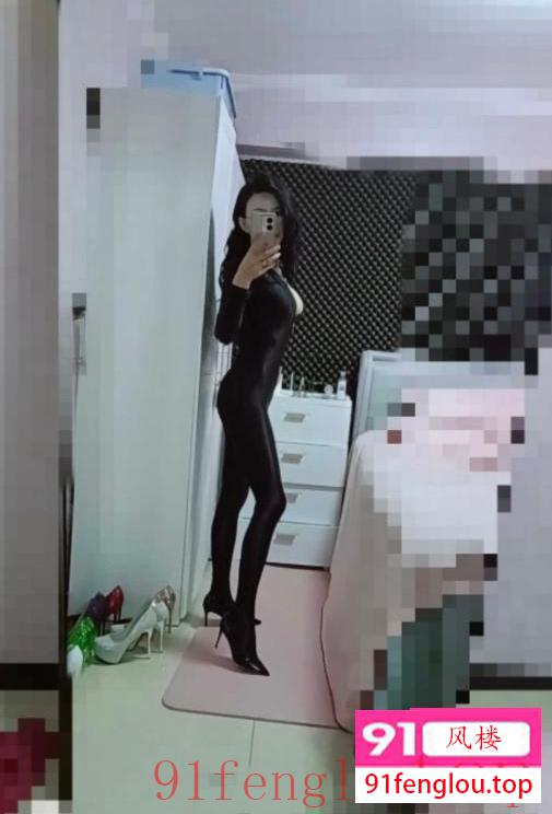 极具气质的喷水淫娃