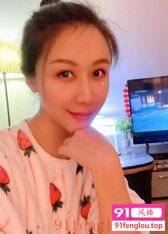 南门性感大长腿小星