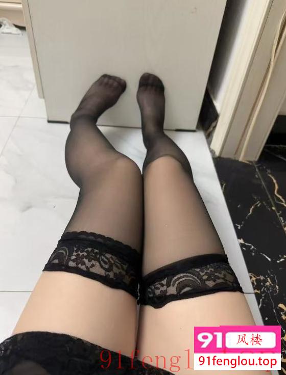 黑丝闷骚温柔老师