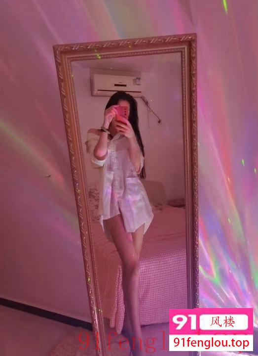 朝阳腰细臀翘妹子