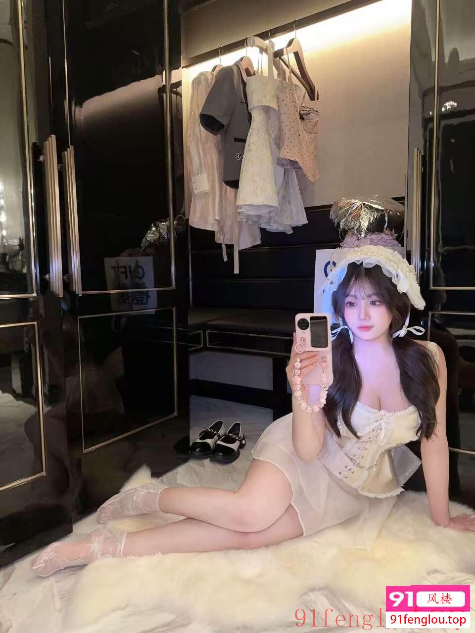 个人兼职带楼的巨乳小萝莉