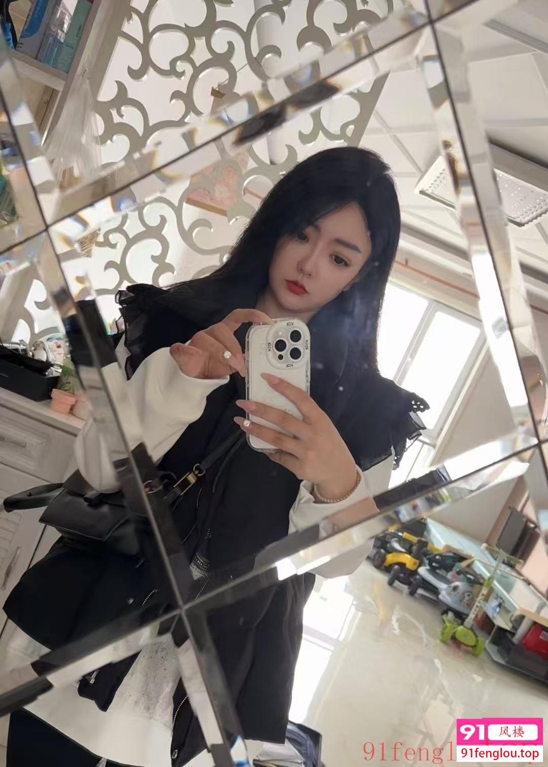 22岁童颜巨乳楚楚